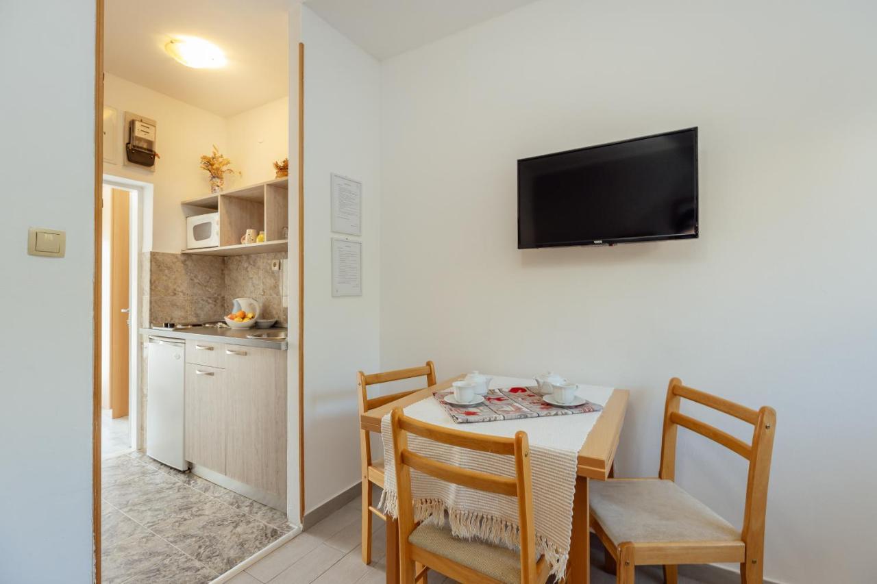 Apartmani Vico Херцег Нови Екстериор снимка